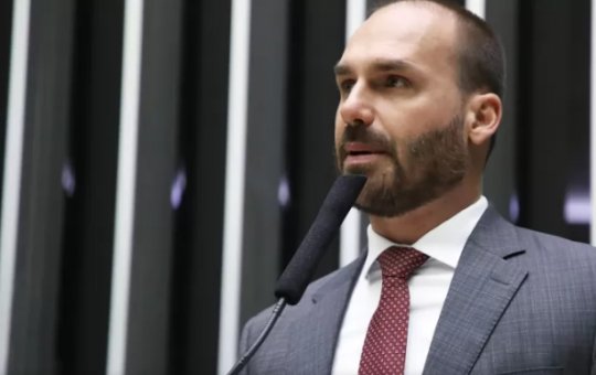 Motta envia quatro pedidos de cassação ao Conselho de Ética contra Eduardo Bolsonaro