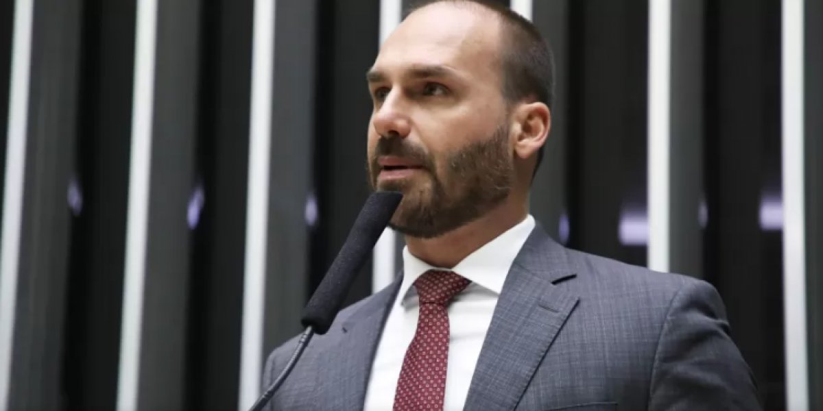 Motta envia quatro pedidos de cassação ao Conselho de Ética contra Eduardo Bolsonaro