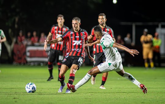 Em jogo marcado por expulsões, Vitória reencontra Carpini e empata por 2 a 2 com o Juventude