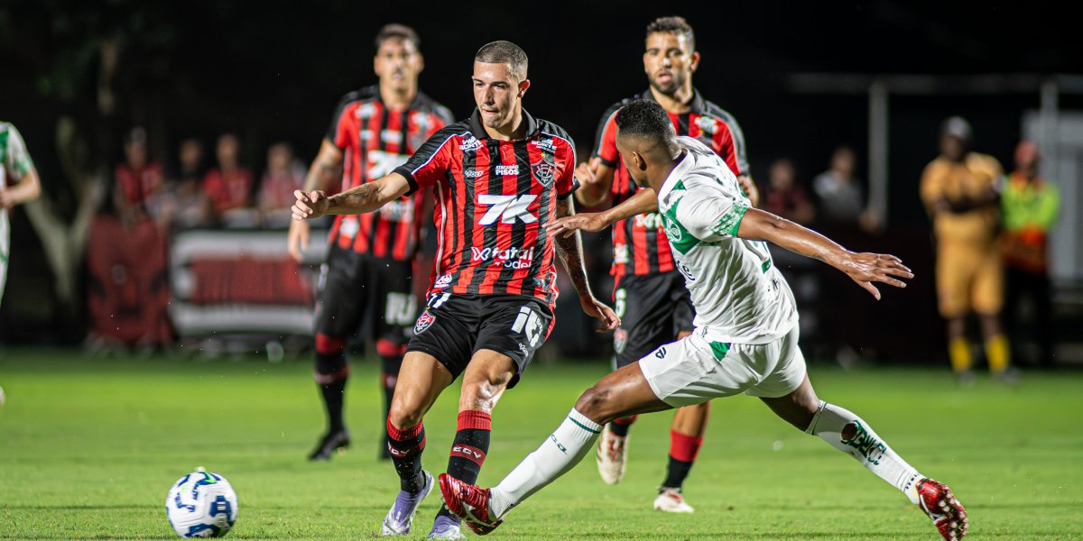 Em jogo marcado por expulsões, Vitória reencontra Carpini e empata por 2 a 2 com o Juventude