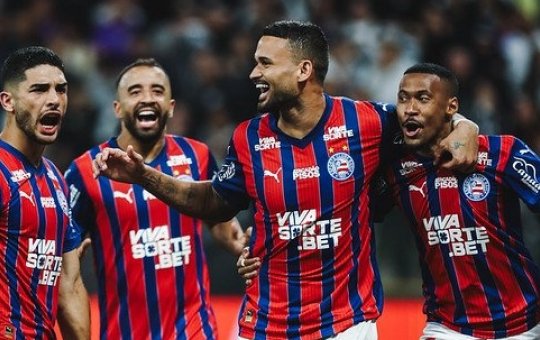 Bahia triunfa sobre o Corinthians com golaço em semana de polêmica por promessa de 16 anos