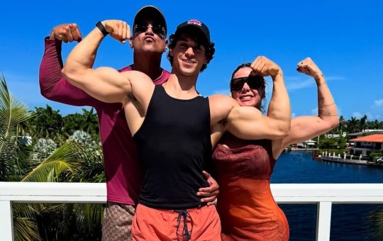 Filho de Carla Perez e Xanddy impressiona ao levantar 540 kg em treino de pernas