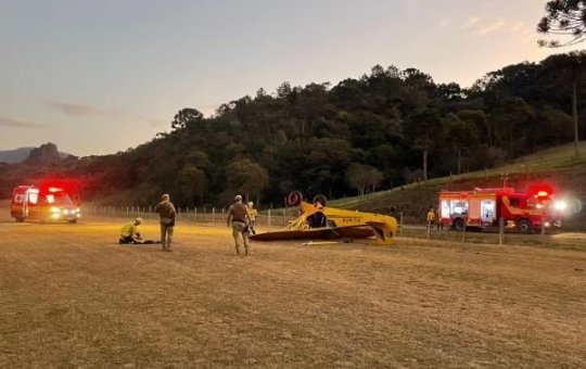  Avião de pequeno porte cai em SC e tem uma vítima e uma mulher ferida