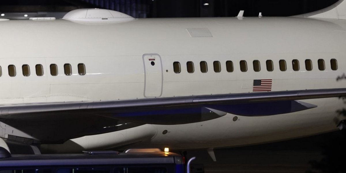 Aeronave da Força Aérea dos Estados Unidos que pousou no Aeroporto Internacional Salgado Filho, em Porto Alegre 
