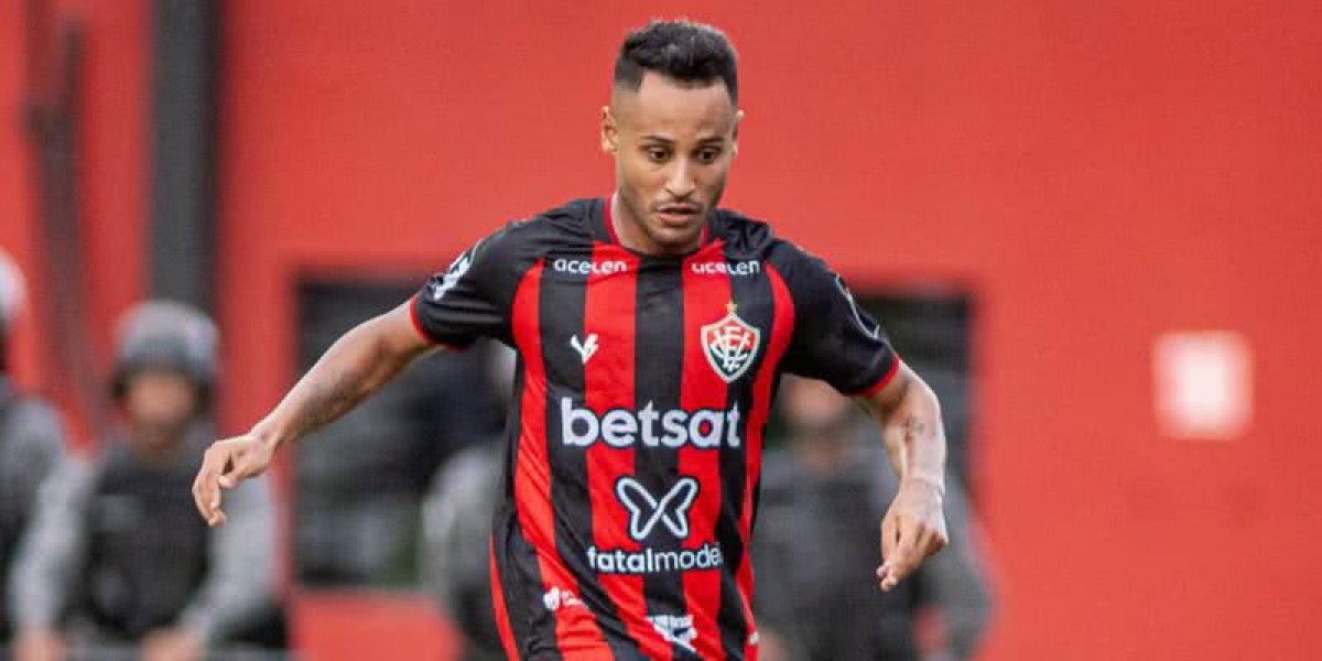 Matheus Gonçalves jogando no Vitória