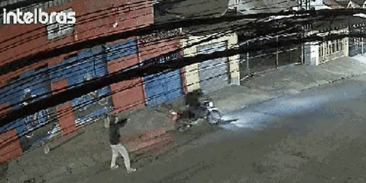 Policial militar de folga reage a assalto e mata suspeito com 10 tiros