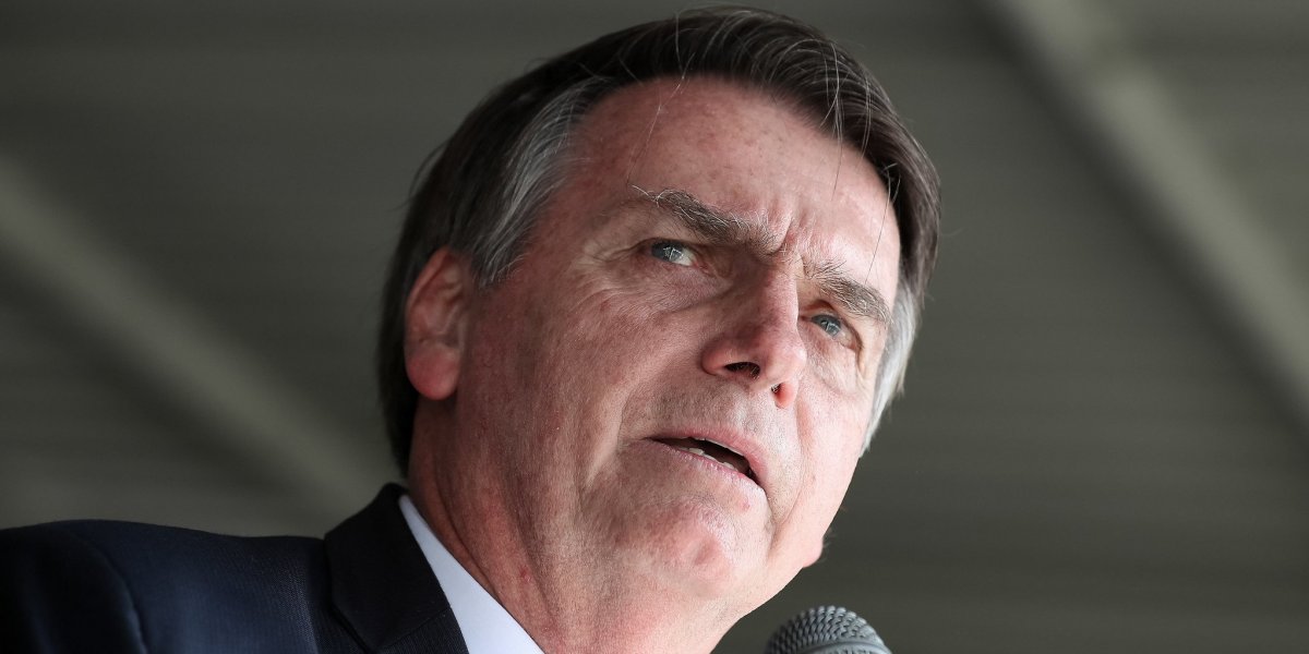 Bolsonaro enviou mais de 300 mensagens para burlar investigações do STF, diz PF