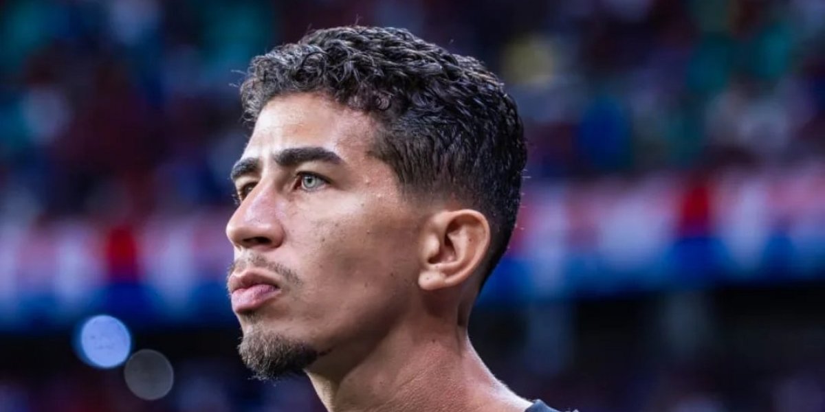 Gandula retira bola de campo e se torna herói em classificação do Bahia; Entenda