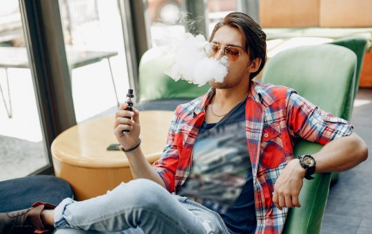 Propagandas de cigarros eletrônicos devem ser removidas de plataformas em até dois dias