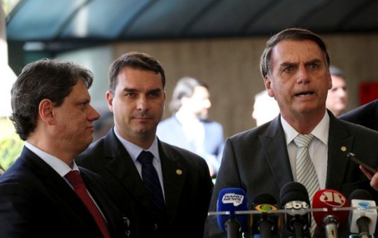 Defesa de Jair Bolsonaro nega descumprimento de cautelares após indiciamento por trama golpista