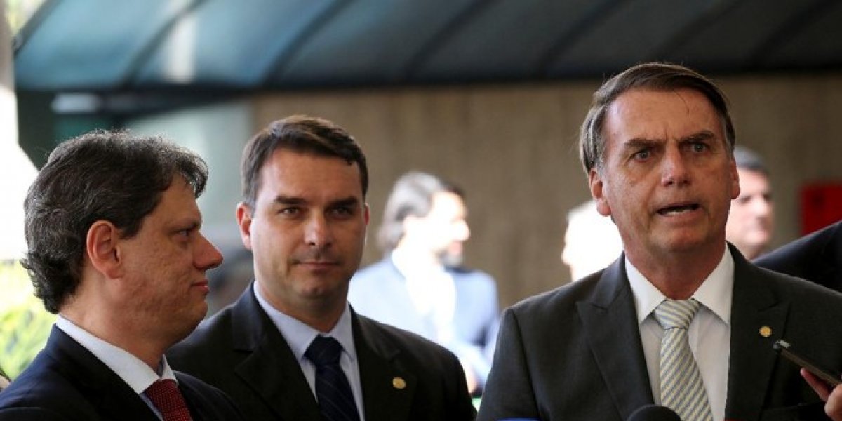 Defesa de Jair Bolsonaro nega descumprimento de cautelares após indiciamento por trama golpista