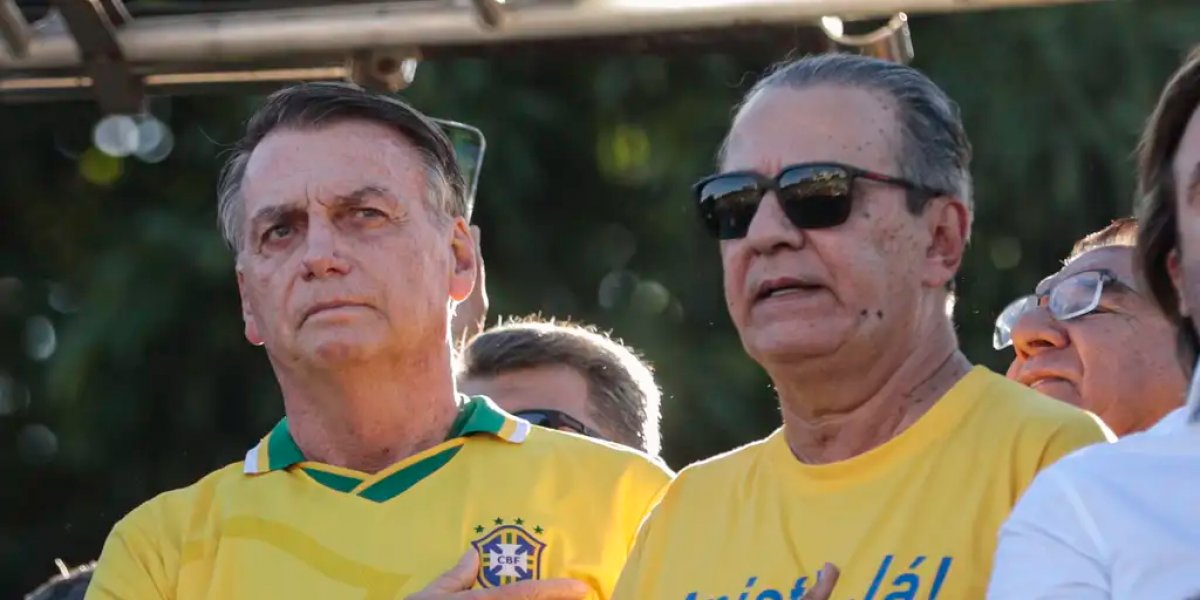Jair Bolsonaro ao lado de Silas Malafaia, líder da igreja Assembleia de Deus Vitória em Cristo