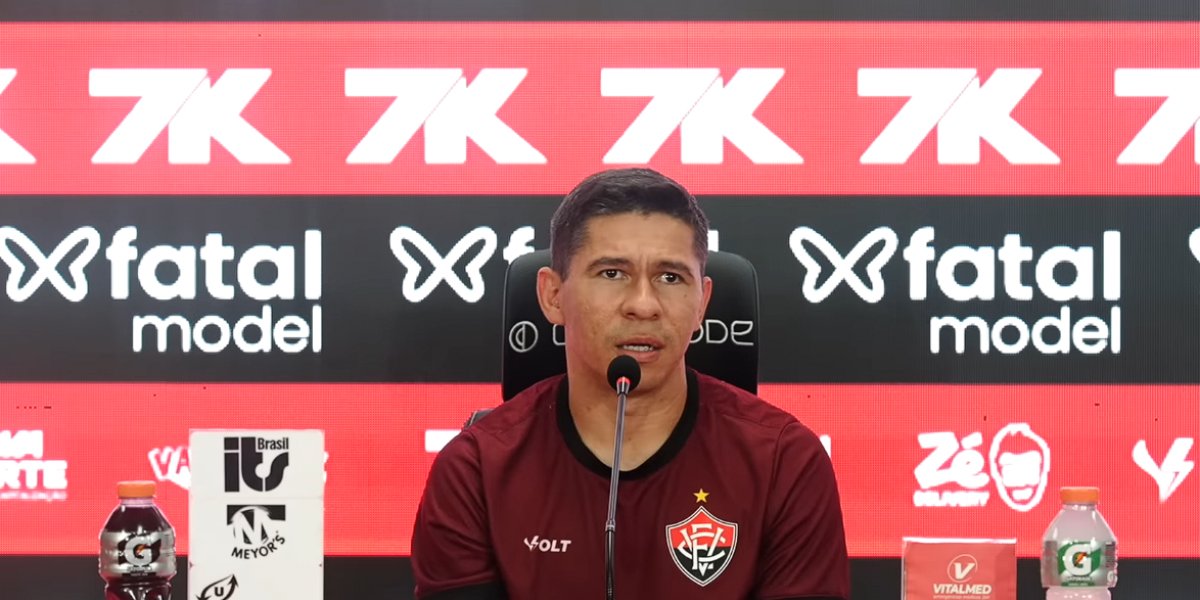 Osvaldo, atacante do Vitória