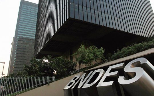 BNDES destina R$ 40 bilhões para conter impacto das tarifas americanas nas exportações do Brasil