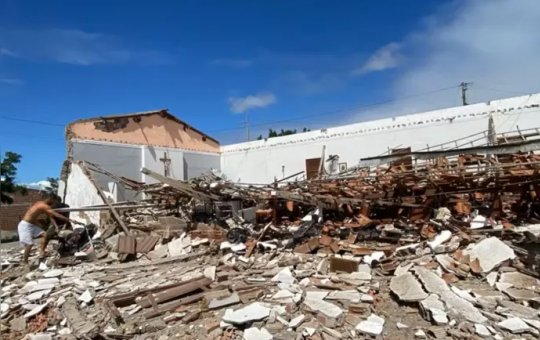 Igreja desaba no interior da Bahia e imagem de Jesus fica intacta