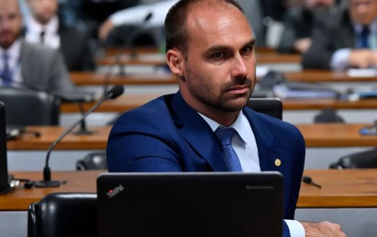 Eduardo Bolsonaro responsabiliza Moraes e Polícia Federal pelo assalto a seus familiares