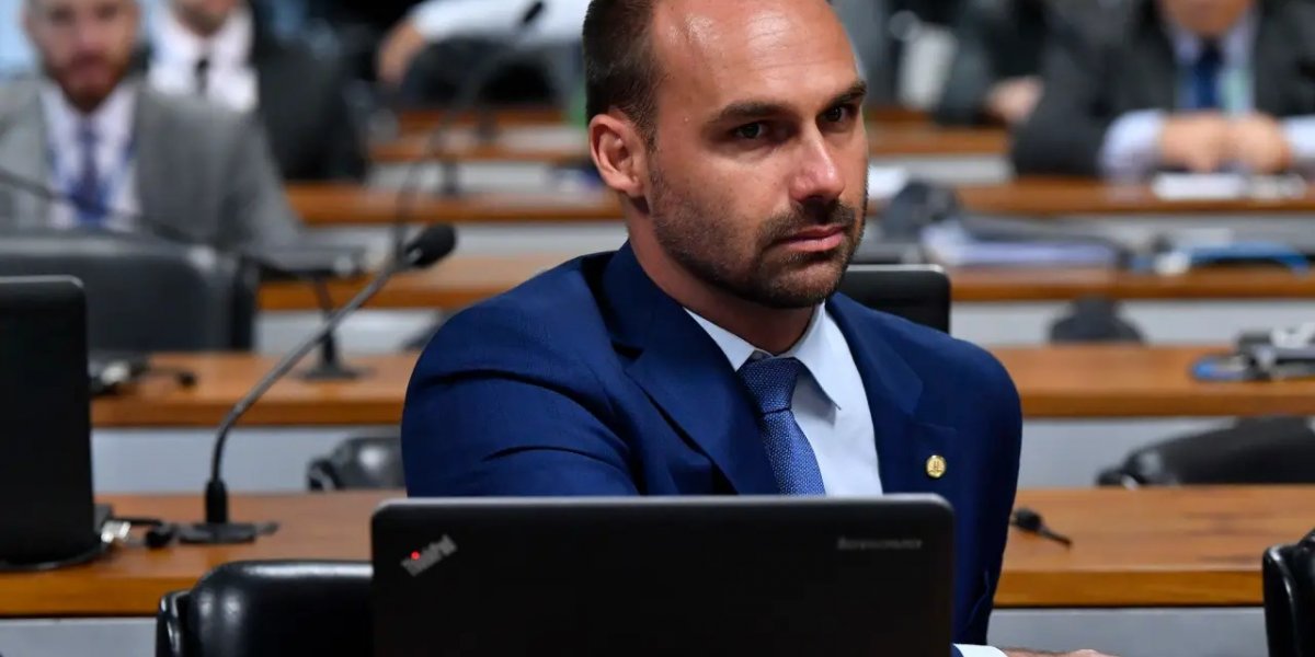 Eduardo Bolsonaro responsabiliza Moraes e Polícia Federal pelo assalto a seus familiares