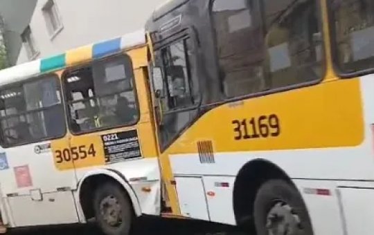 Dois ônibus colidem de frente no Bairro de Nazaré, em Salvador; quatro pessoas ficam feridas