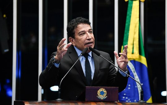 Magno Malta ataca Moraes e defende Bolsonaro: “O dono do mundo não me autorizou a visitá-lo”