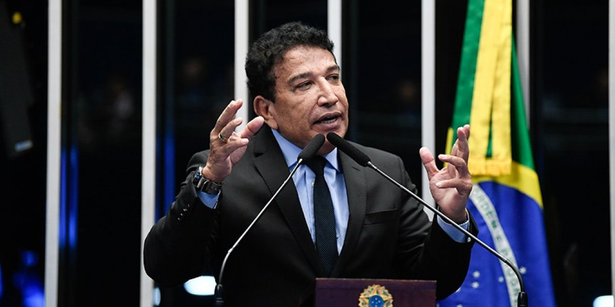 Magno Malta ataca Moraes e defende Bolsonaro: “O dono do mundo não me autorizou a visitá-lo”