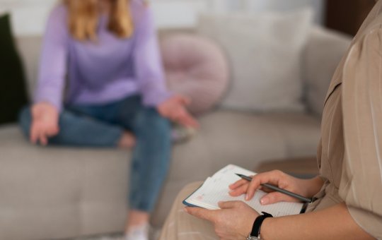 Por que o acompanhamento psicológico é essencial para profissionais sob pressão?