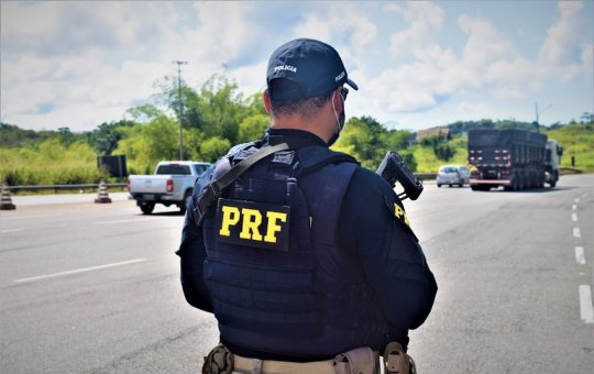 Homem é assassinado a tiros após briga de trânsito na BR-324