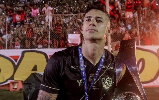 DE VOLTA: Vitória ativa cláusula e acerta retorno do zagueiro Camutanga