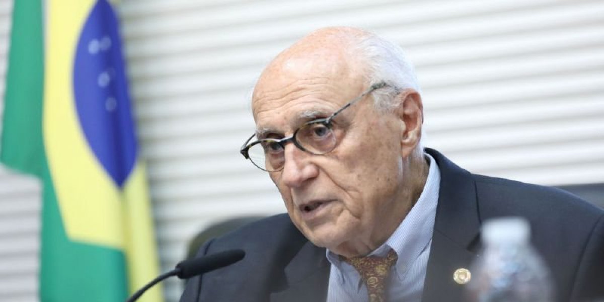 Deputado Eduardo Suplicy é internado às pressas após passar mal
