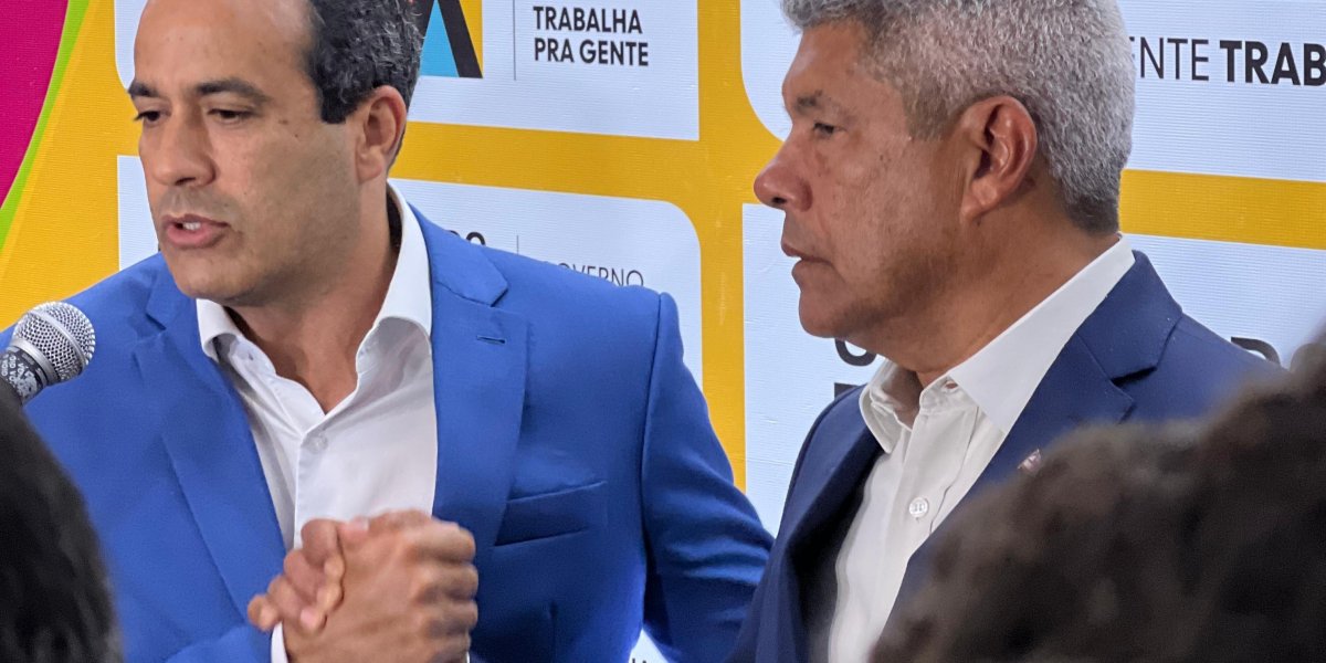 Bruno Reis, prefeito de Salvador, e Jerônimo Rodrigues, governador da Bahia, apertam as mãos