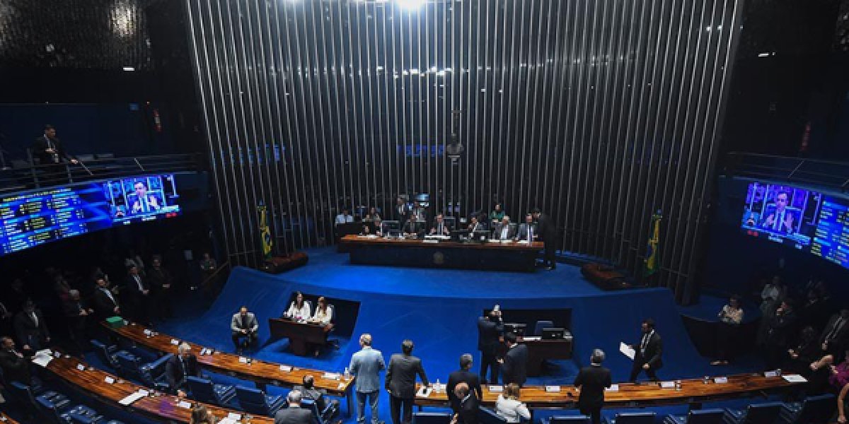 Senado aprova PL da Adultização que visa proteger crianças e adolescentes no ambiente digital