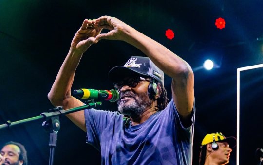 Ícone do reggae e baiano, Edson Gomes é anunciado como atração no Lollapalooza 2026