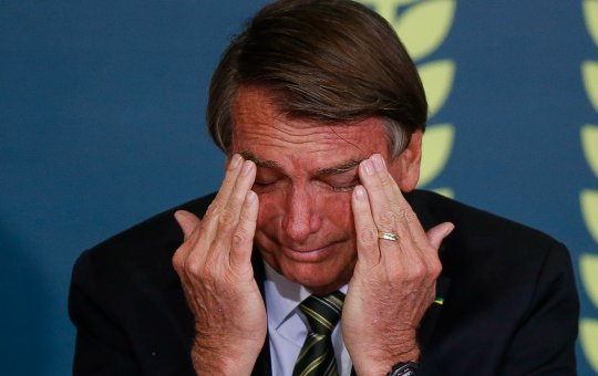 Bolsonaro chora em reunião com aliado e desabafa: “Minha vida já acabou”