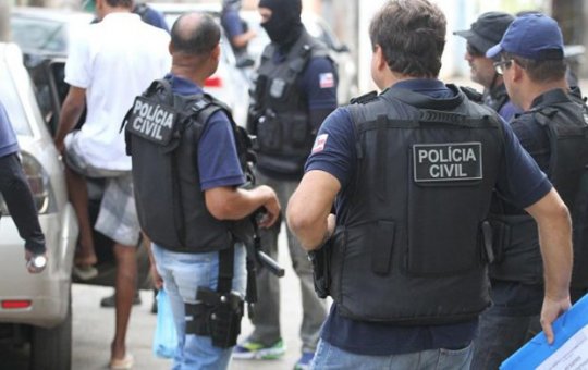 Homem é assassinado a tiros em praça de São Gonçalo; Polícia investiga o caso