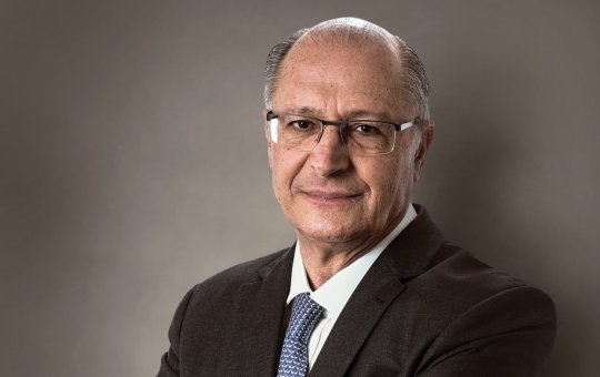 Avião de Geraldo Alckmin apresenta falhas na Colômbia e atrasa seu retorno ao Brasil