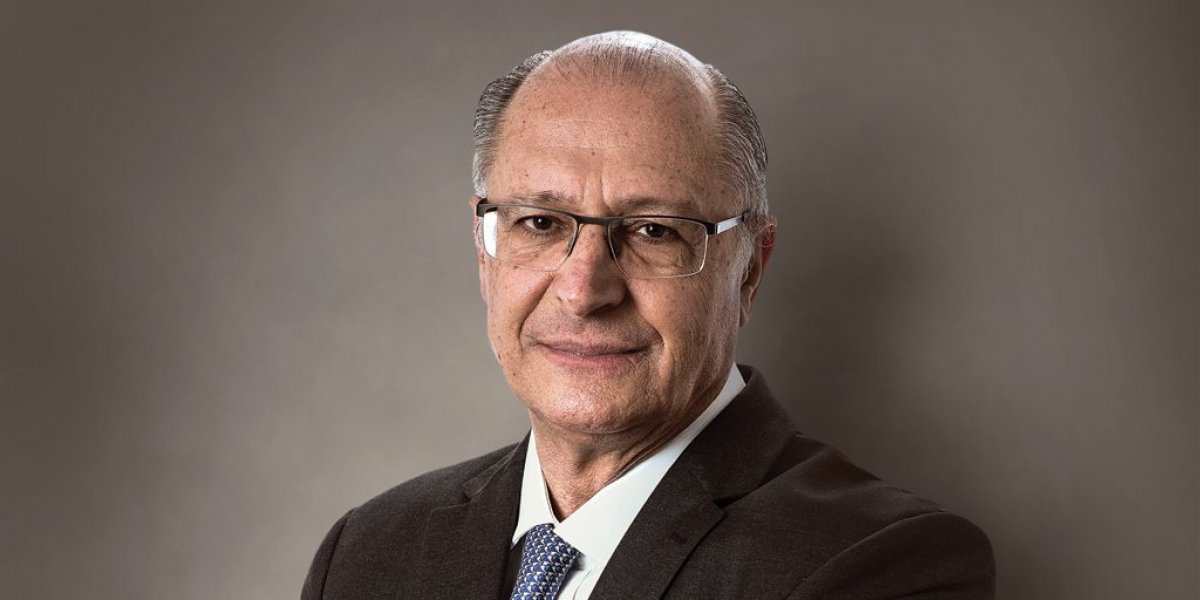 Avião de Geraldo Alckmin apresenta falhas na Colômbia e atrasa seu retorno ao Brasil