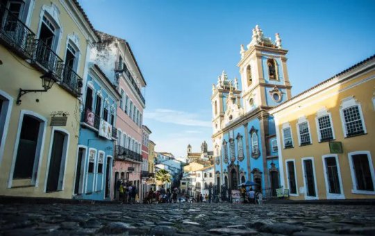 Homem é preso após cobrar R$ 380 de estacionamentos para turistas em Salvador