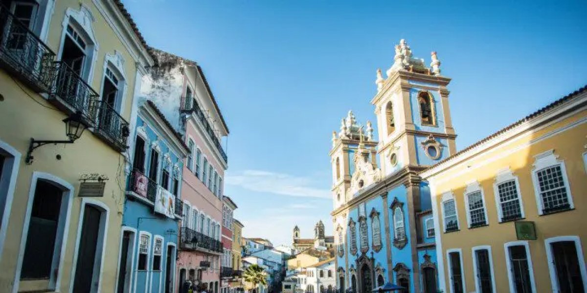Homem é preso após cobrar R$ 380 de estacionamentos para turistas em Salvador