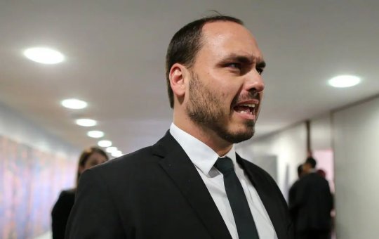 Após visita, Carlos Bolsonaro atualiza o estado de saúde do ex-presidente Jair Bolsonaro; confira