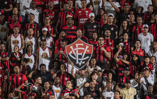 Torcida do Vitória lota Barradão para jogo decisivo contra o Atlético-MG