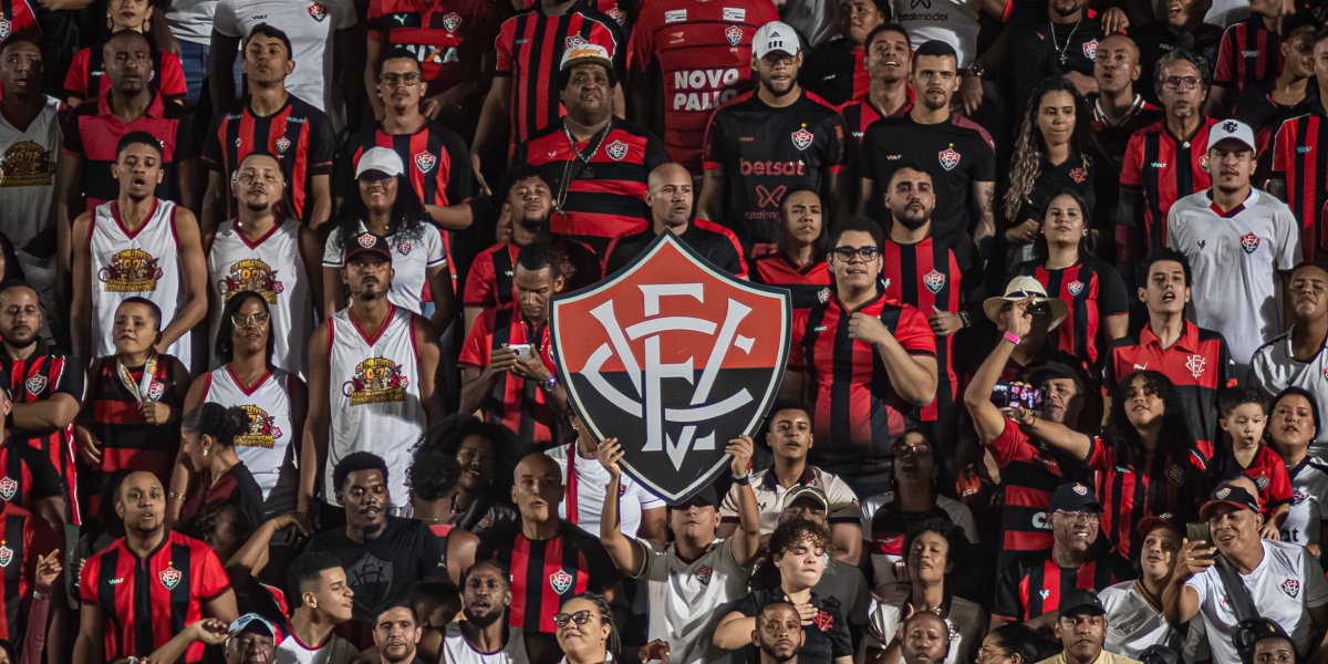 Torcida do Vitória lota Barradão para jogo decisivo contra o Atlético-MG