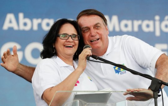 Moraes autoriza visita de Damares a Bolsonaro sob condição de vistoria em veículos