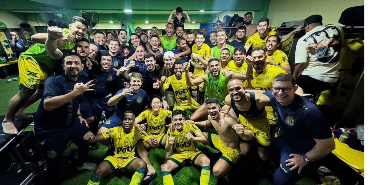 Jogadores e comissão técnica do Mirassol após vitória