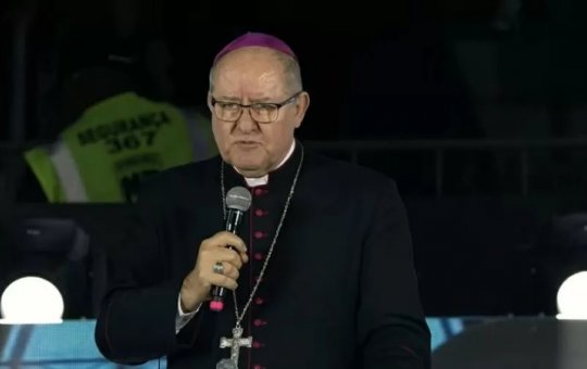 Durante evento religioso, bispo pede proteção ao Brasil contra “guerra e comunismo”
