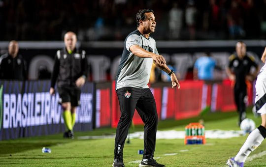 Estreante na Série A, Rodrigo Chagas elogia torcida e psicológico do Vitória: 'Grupo de homens'