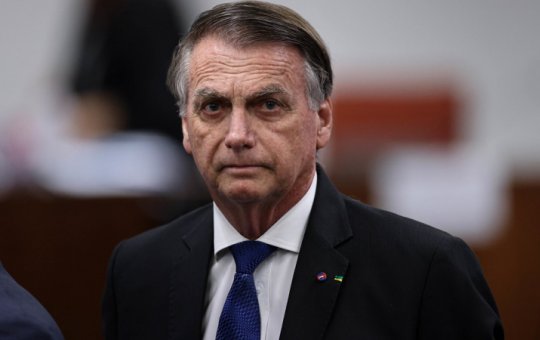 Aliados orientam Jair Bolsonaro a assistir seu julgamento de casa