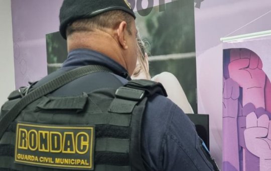 Homem é detido suspeito de importunar mulheres no Farol da Barra