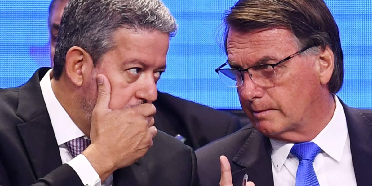 Ex-presidente Jair Bolsonaro ao lado do deputado Arthur Lira