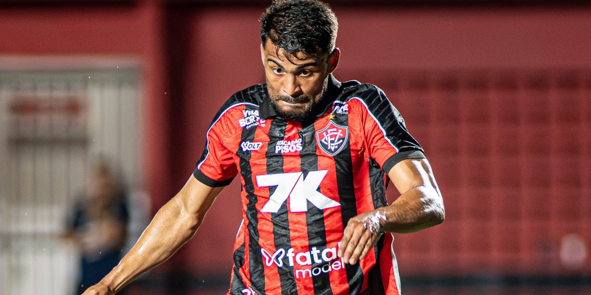 Ronald Lopes, camisa 8 do Vitória, durante a partida contra o Atlético Mineiro