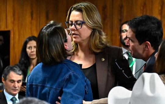 Deputada e senadora protagonizam discussão após pedidos de prisão em caso de fraude no INSS