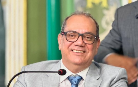 Mudanças? Após deixar Geraldo Jr., Carlos Muniz flerta com Jerônimo para as eleições de 2026